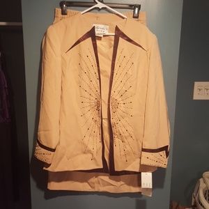 Lynda's NY champagne 2 pc skirt suit size 14